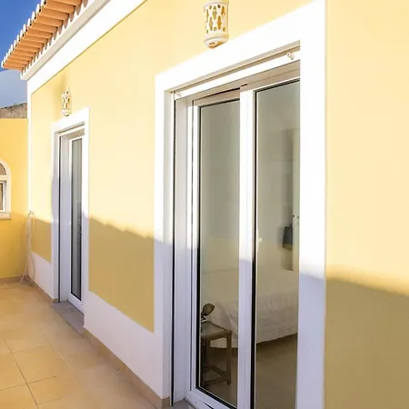 B34 - Townhouse In לאגוּ‏ש